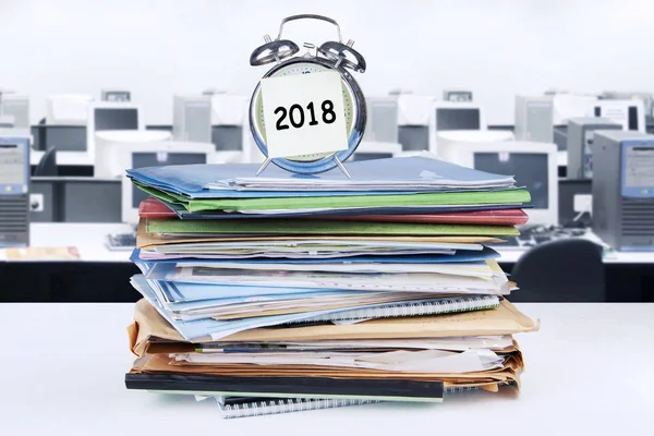 Alarm clock with number 2018 and paperwork — Stock Photo, Image