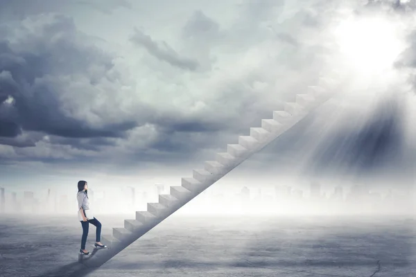 Beautiful businesswoman stepping up on the staircase — Stock Photo, Image