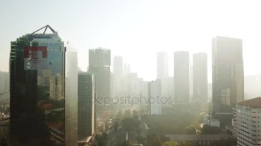 Jakarta - Endonezya. 26 Aralık 2017: Puslu sabah duman veya sis olarak hava kirliliği, hava görünümünü Jakarta vurdu içinde 4 k çözünürlük