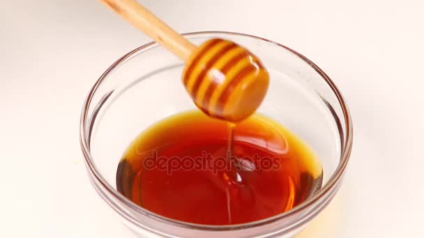 Close Dripping Honey Bowl Wooden Dipper Table Isolated White Background — Stock Video