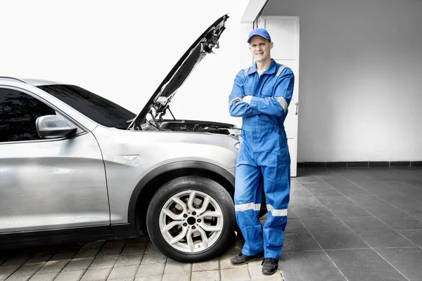 Amerikan makinist garajda güvenli görünüyor