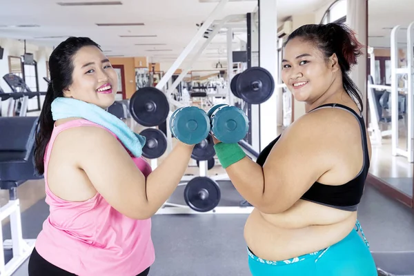 Fat women doing a workout with dumbbells — Stock Photo, Image