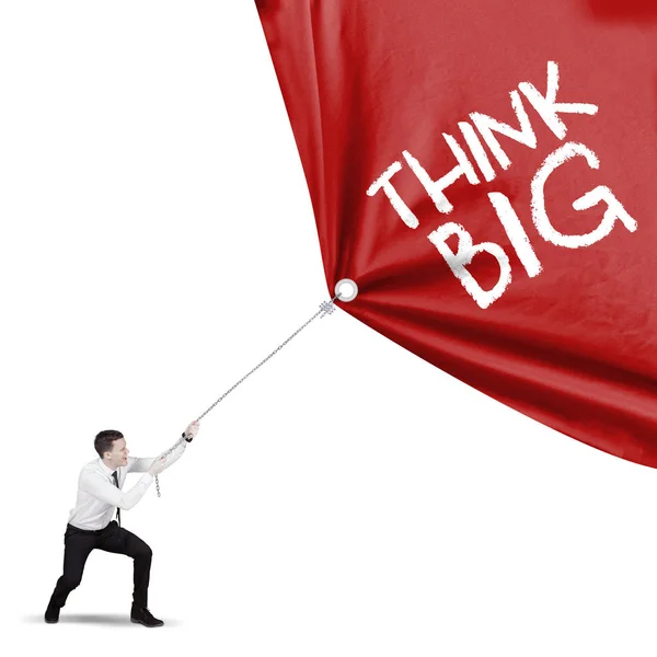 Europäischer Geschäftsmann zieht an einem Text des Think Big — Stockfoto