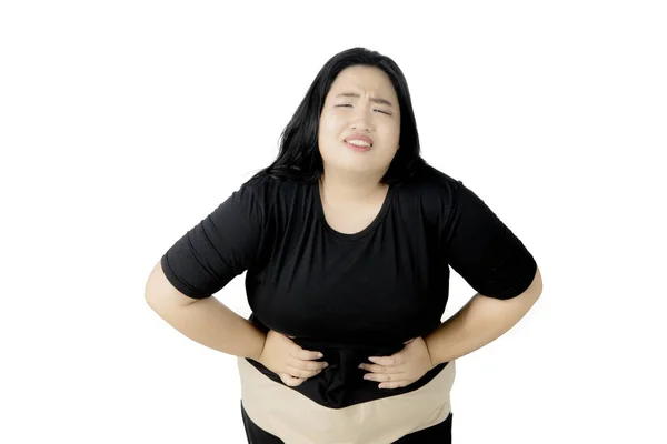 Donna obesa che soffre di dolore addominale — Foto Stock