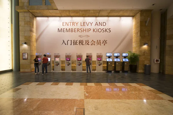 People at casino entry levy membership — Stock Photo, Image