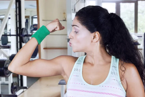 Indian woman with her arm muscle — Stock Photo, Image