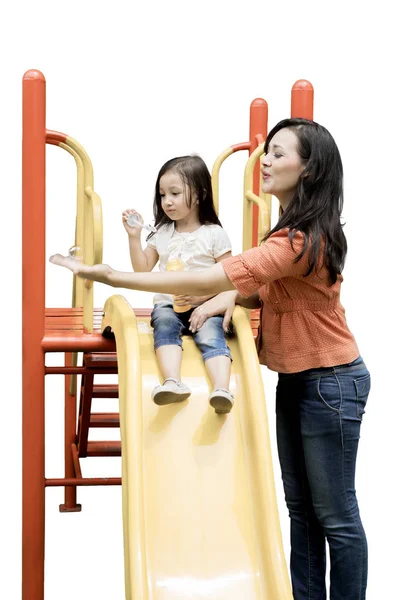 Bonito criança brincando com sua mãe no estúdio — Fotografia de Stock