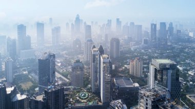 Jakarta gökdelen binalarda puslu sabah
