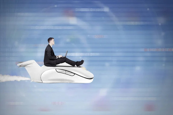 Biznesmen latanie z myszki komputerowej — Zdjęcie stockowe