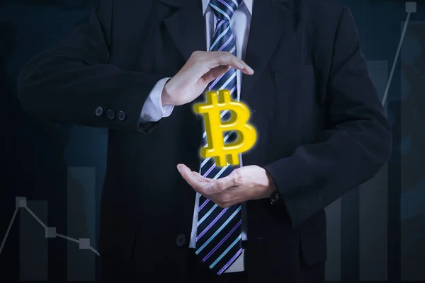 Unbekannter Geschäftsmann mit Bitcoin-Symbol — Stockfoto