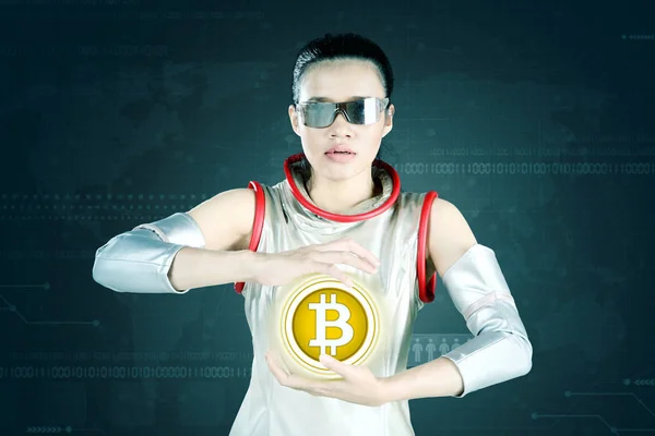 Futuristische Frau mit Bitcoin-Symbol — Stockfoto