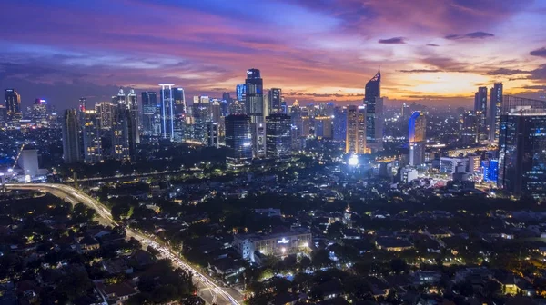 Indah langit malam di atas pusat kota — Stok Foto