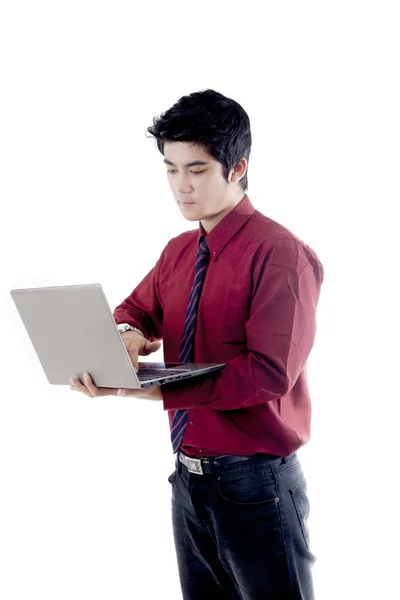 Asiatiska affärsman med laptop — Stockfoto
