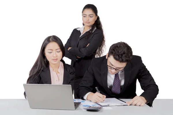 Indian business manager watch over her staff — Stock Photo, Image