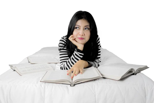 Young beautiful Asian woman reading in bed — Stock Photo, Image