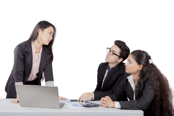 Japanese business manager talks to her staff — Stock Photo, Image