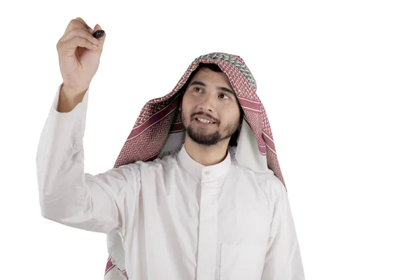 Arabischer Geschäftsmann schreibt auf Leerzeichen — Stockfoto
