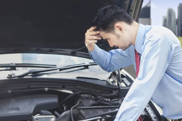 Upset Businessman Opening Hood Trying Fix Breakdown Car While Talking — Stock Photo, Image