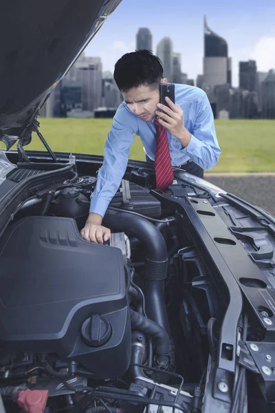 Businessman Talking Phone While Checking Breakdown Car — Stock Photo, Image