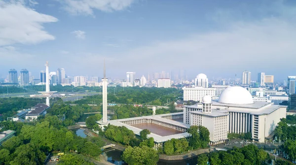 Indah Istiqlal masjid di pusat kota — Stok Foto