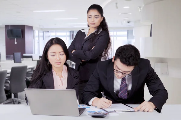 Indian business manager watching over her staff — Stock Photo, Image