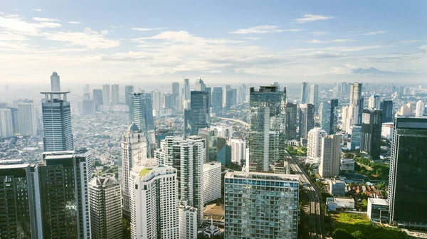 Paesaggio urbano panoramico della capitale indonesiana Jakarta centro nella giornata di sole . — Foto Stock