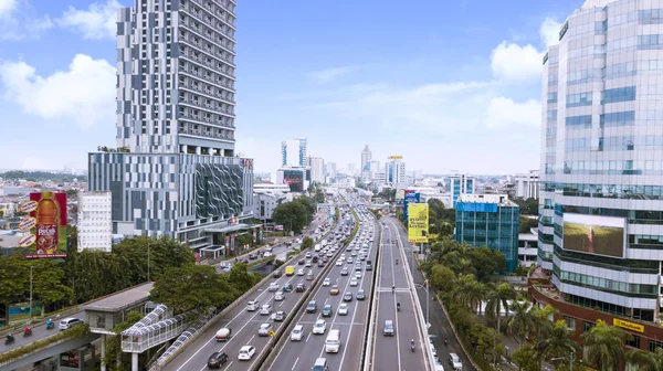 Busy traffic and office buildings at Jakarta Central Business District near Gatot Subroto Road — Stock Photo, Image