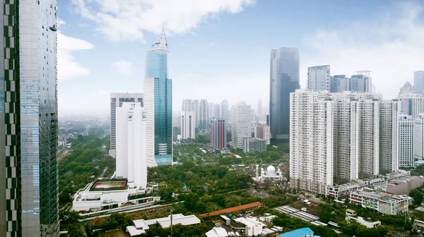 Gedung pencakar langit di Jakarta Central Business District dekat Sudirman Road — Stok Foto