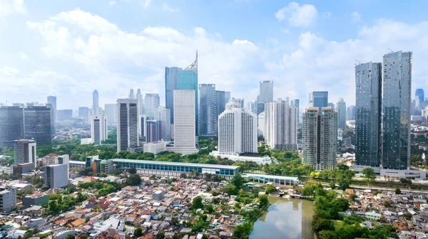 Vista panorámica del paisaje urbano de Yakarta en un día soleado —  Fotos de Stock