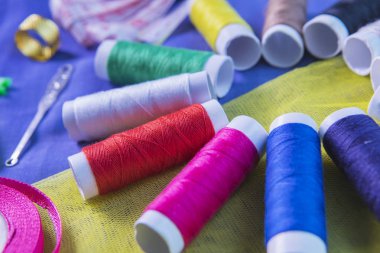 Terzi ekipman ipek kumaş yukarıda