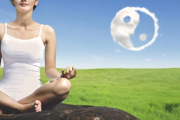 Young woman doing a meditation — Stock Photo, Image
