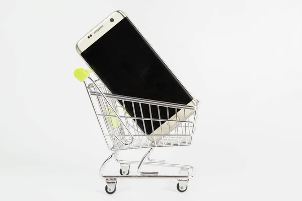 Mini-Trolley mit Mobiltelefon — Stockfoto