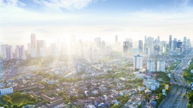 Şehir merkezinde gündoğumu ışık altında güzel Jakarta