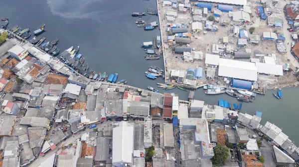 Domy slumsów w stary port Sunda Kelapa — Zdjęcie stockowe