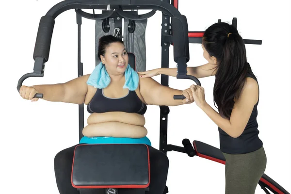 Obézní žena provést cvičení — Stock fotografie