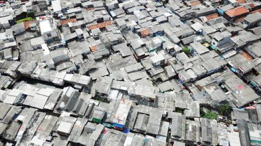 Kalabalık evleri gecekondu mahallesi alanda