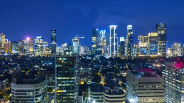 Jakarta şehir görünümünde güzel hava gece