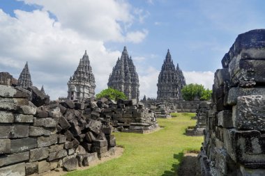 Prambanan tapınak inşa kalıntıları