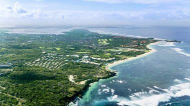 Turkuaz su ile ünlü Nusa Dua beach