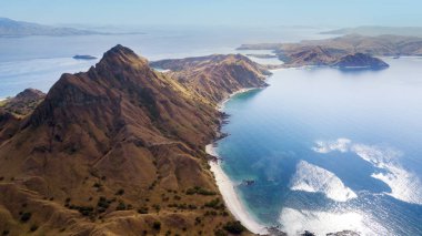 Egzotik Padar Island sahne savana Hills