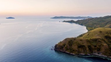 Egzotik Padar Adası'nda günbatımı Zamanı