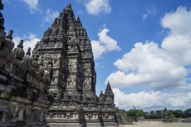 Heykeller ile bina güzel Prambanan Tapınağı