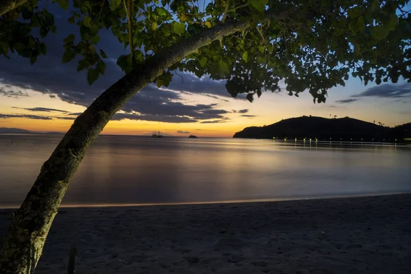 日出时异国情调的帕达尔海滩景观 — 图库照片