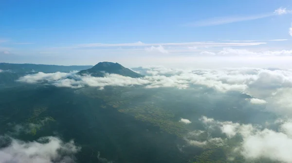 朝の時間で美しいキンタマーニ高原山の風景 — ストック写真