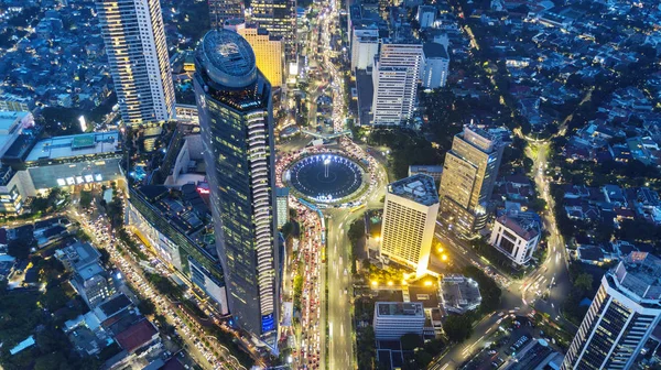 Paisagem do Hotel Indonésia rotunda à noite — Fotografia de Stock