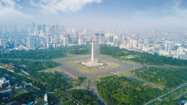 Indah Monumen Nasional di pagi berkabut — Stok Foto