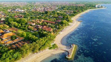 Güzel deniz manzarası ile ünlü Sanur beach