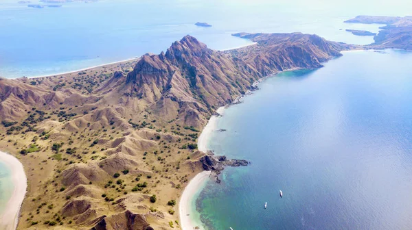 Екзотичному острові Padar з бірюзової водою — стокове фото