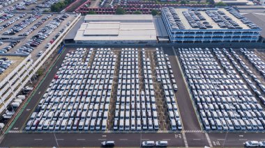 Yeni araçların fabrikadan dizilmiş