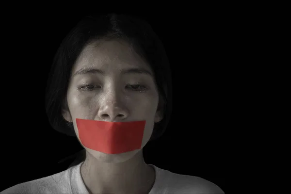 Απελπισμένη γυναίκα με στόμα καλύπτεται από ταινία — Φωτογραφία Αρχείου